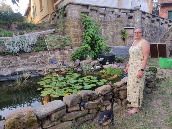 Schwingendes Leinenkleid mit Nahtzipp und Paspelierung – Bild 3