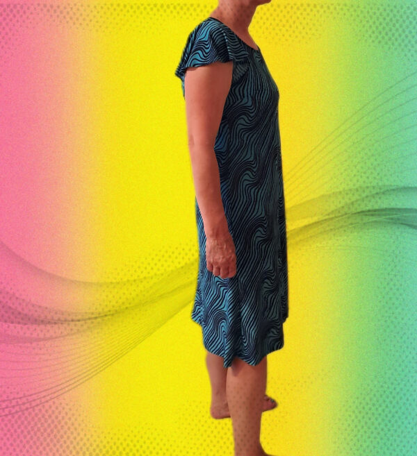 Schwingendes Leinenkleid mit Nahtzipp und Paspelierung – Bild 7